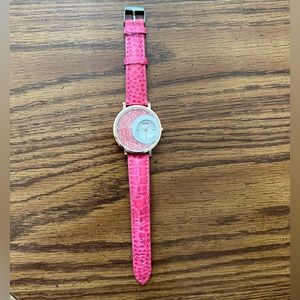 MXRE women’s dial watch